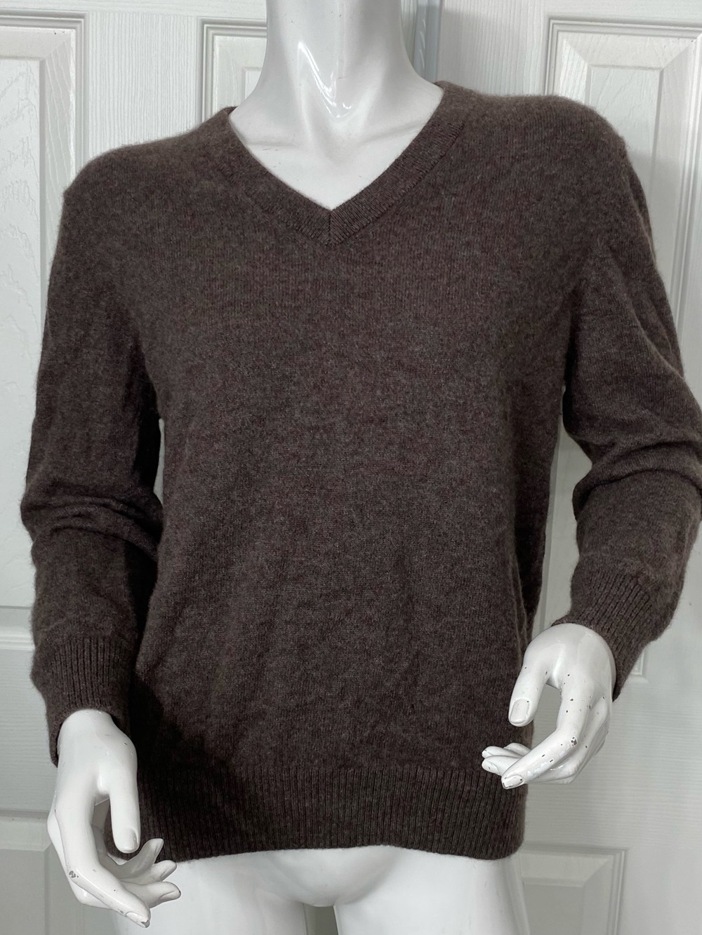 💯Cashmere Women's V-Neck Soft Knit Sweater in Deep Brown